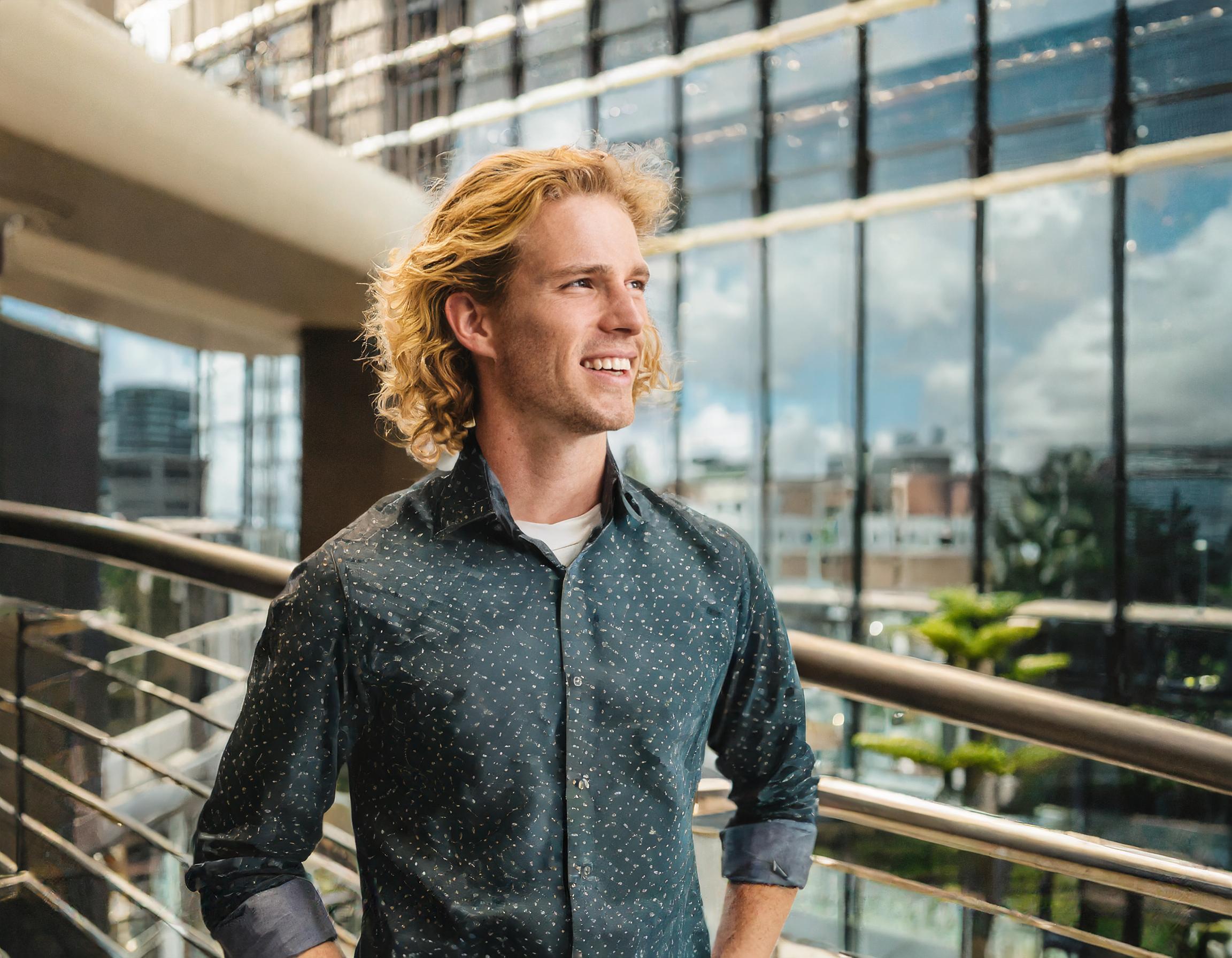 glückliche Person, positive Ausstrahlung